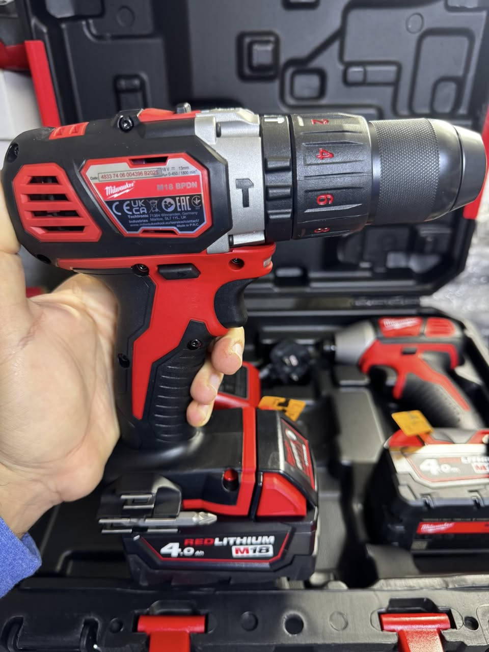 سلام عليكم اخوان 
كت ملواكي اصلي(فحمه ) جديد لوك كامل بطاريات 4 امبير 
توصيل متوفر 
*********** واتساب
