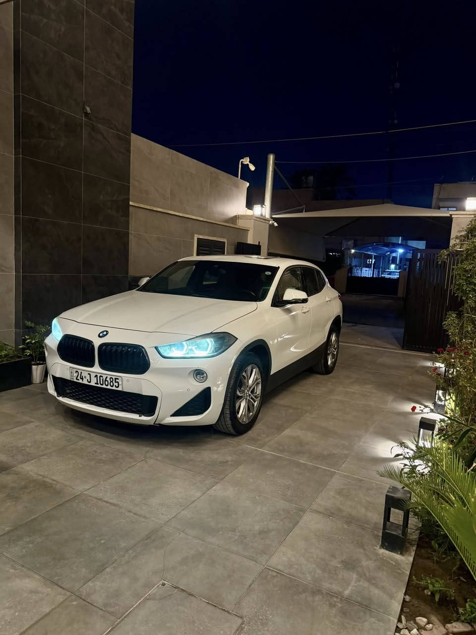 BMW X2  2020
4 سلندر اقتصادية
السيارة فول مواصفات 
بانوراما
تحديد مسار حساسات 360 
كشنات تدفئة وخزن ميمري داخل لون احمر
السيارة صاروخ كير ومحركة كفالة ماشية 68 ميل
السعر 175 بيها مجال السيارة باسمي ثاني يوم احولها 
اي استفسار ***********
