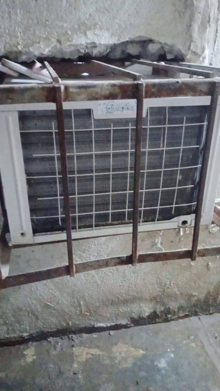 سلام عليكم مكيفات للبيع عدد ثنين واحد ميديا
والثاني الوادي كل واحد سعره 250 وبي مجال قليل 
مكاني بغداد ***********
