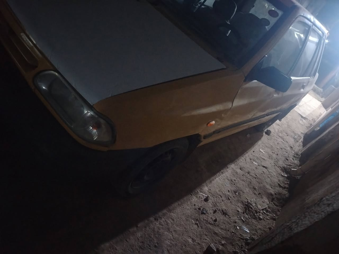 سلام عليكم سياره للبيع رقم قادسيه مكان دوانية سياره جاهزه من كلشي من گير مكينه حداديه تخم تاير ومصفره من كلشي راعيها يريد مداور سياره 20011 نفخ مامتواجد على فيس رقمي ***********
