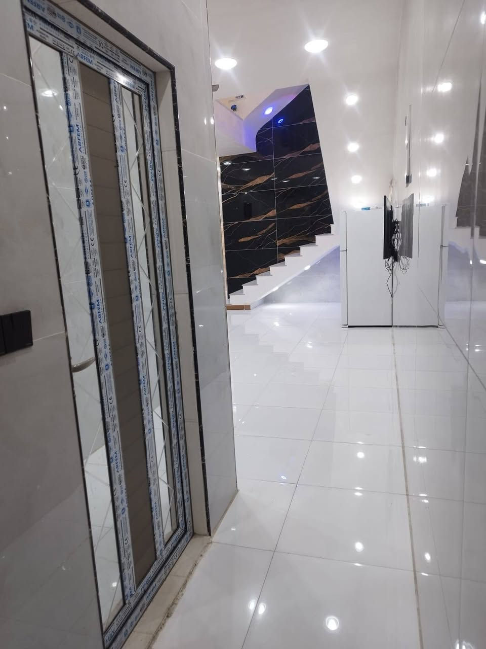 بيت للبيع المساحة 150متر بناء درجة أولى الواجهة 5 والنزال 30متر الإستثمار ظهر مرور الرستمية حي الخليج الاستفسار بالرقم أو على الواتساب ***********
