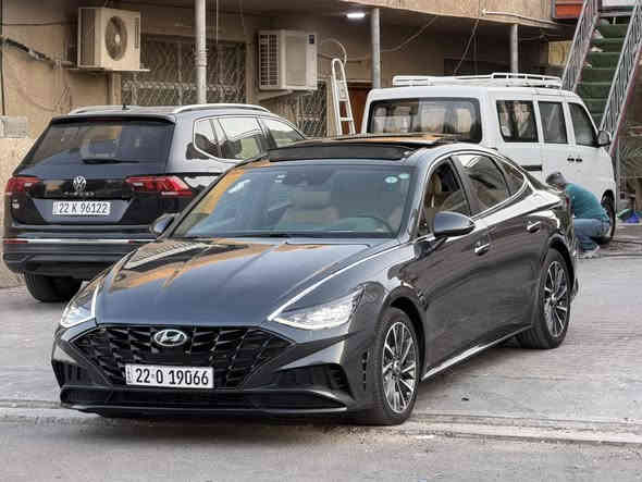 -
سوناتا موديل 2023 فئة لمتدد فول الفول
اعلى فئة بالسوناتا--بدون ايرباك بدون دواخل
ربع البنيد صبغ بيها فقط ليبل واحد كلها
  شنو ابالك بيها مواصفات
اوتو بارك تتقدم وترجع بالريمونت 
رقم اربيل  تحويل وكالة حاضر حجم المحرك 1600تيربو  صاروخ 🚀 
السايره دخول جديد ماشيه (24   الف))
1- بصمة ابواب لمس + تشغيل + صندوق
2- بانوراما ( فتحة سقف ) + بردة سقف كهربائي 
3- دشبول دجتال متغير 3 الوان
4- كشنات كنتارا حضن  
5- كشن كهرباء  2 امامي 
6- كشنات تدفئة تبريد
7- خزن 128 كيكا + ( android auto + apple car play)
8- 4 رادرات امامي وخلفي وجانبي + توقف تلقائي
9- اشاير في المري + نفطة عمياء في المري
10- انارة داخلية مركزيه 13 لون بلادي بيبان ودشبول
11- شاشة الحجم الكبير 12 انج + تحكم عام على السياره
12- سستم صوت BOSE الصوت 12 سماعة و دمام 2
13- لايت امامي 4 عدسات LED بكلايتات لد
14- هاندبريك بصمه + اوتو هولد للتوقف في الازدحامات
15- شاحنة طوارئ شحن سريع
16- منفذ USB امامي خلفي 
17- شفتات في الاستيرن كير ( تبترونك رياضي )
18- نظام المساعده على الاصطفاف
19- نظام الترحيب عنده الاقتراب داخل وخارج السياره
20- ويل سبورت N حجم 19 
21- 4 وضعيات قياده + تغير اللون في الدشبول 
22- نظام تحديد المسار 
23- مثبت سرعه 
24- نظام مستشعرات في الباب من تنفتح الباب تتوقف السياره 
25- تبريد السياره بيانو 
26- كيجات الكتورنية
27- كير 8 نمر دبل گلج
28-  خمس كامرات
السيارة مكانها بغداد الكرخ حي الجهاد الاطباء 
اي استفسار الاتصال على الارقام
 غير متواجد على فيس فقط واتساب
سعرها 198   ورقة  
--
***********  
واتساب او الاتصال عالرقم
