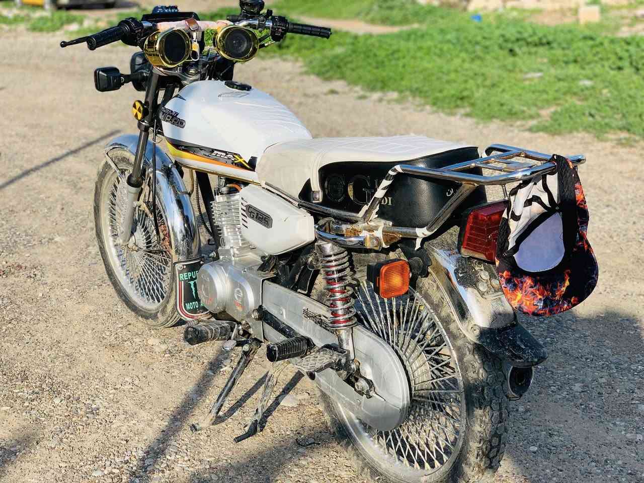 سلام عليكم دراجة نارية للبيع موديل 2023   
4 گير محرك مامفتوح كهربائية كله شغالات شرط مابي اي عيب سعر 530 وبي مجال الاتصال ع الرقم ***********
