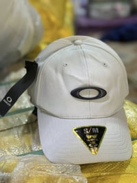 أوكلي أصلي • قبعة عسلي • نسخة وكالة