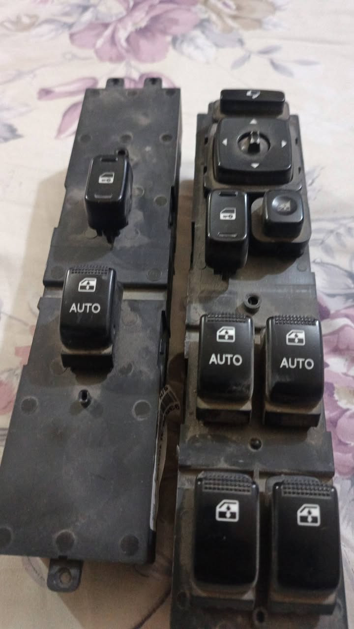 تحكم جام ازيرا  بطاين باب خلفي بطانه جاملغ جهة سايق فقط
زوج مرايات ازيرا رياضي .. شباج رياضي فوك وجوه
***********  واتساب
اخوان عل تعليقات ما تعامل  عندي واتساب كل حاجه اله سعر لايوجد  توصيل
