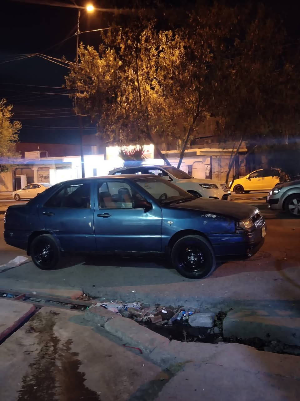 سياره سيات للبيع 
كير ومحرك برزيلي شرط 
بيها كاربون ورقي 
صحبه شرعي شرط تحويل 
طخم جديد سياره كامله  سعر 11 وبيها مجال لطيبين  
رقم الهاتف ***********
