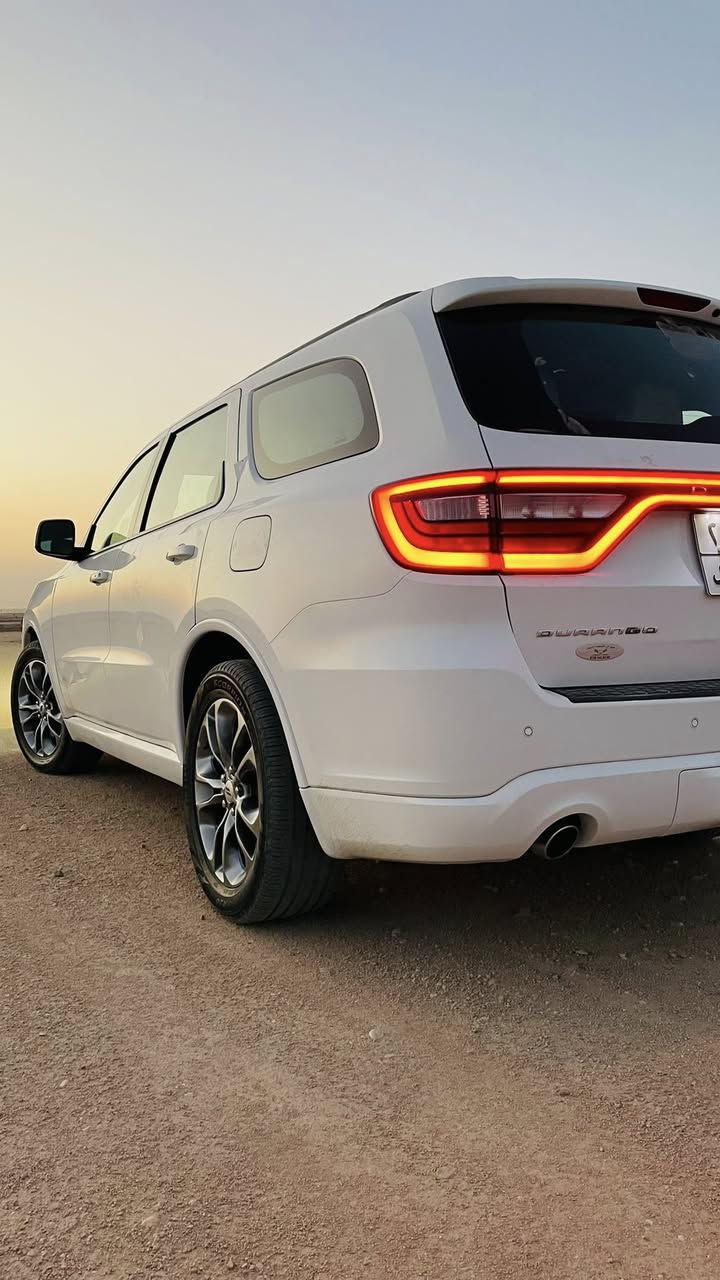 السلام عليكم
دودج دورانكو 2019 Gt plus خليجي 
وكالة هارلم
تقريبا فول مواصفات
نقاط عمياء
ثلاث شاشات
سلايت روف 
اشاير بالمري
صندوق كهرباء
خزن كشن
مري قلاب
كشنات جلد
هوك خلفي
ليد زنون بلادي
ماشية 85000 كيلو متر
وباقي المواصفات معروفة بالنسبة للدورانجو
مواصفات الGt plus غني عن التعريف 
بيها تكحيلات وامور بسيطة مع اطلاقات نارية طائشة بسبب نزاع عشائري بالباب وتم عملها بصورة صحيحة موضحة بالصور 
رقم اربيل منتهية السنوية بشهر الثامن بإسم شركة
السعر 300 وبيه مجال 
العنوان : بصرة
للاستفسار: ***********
