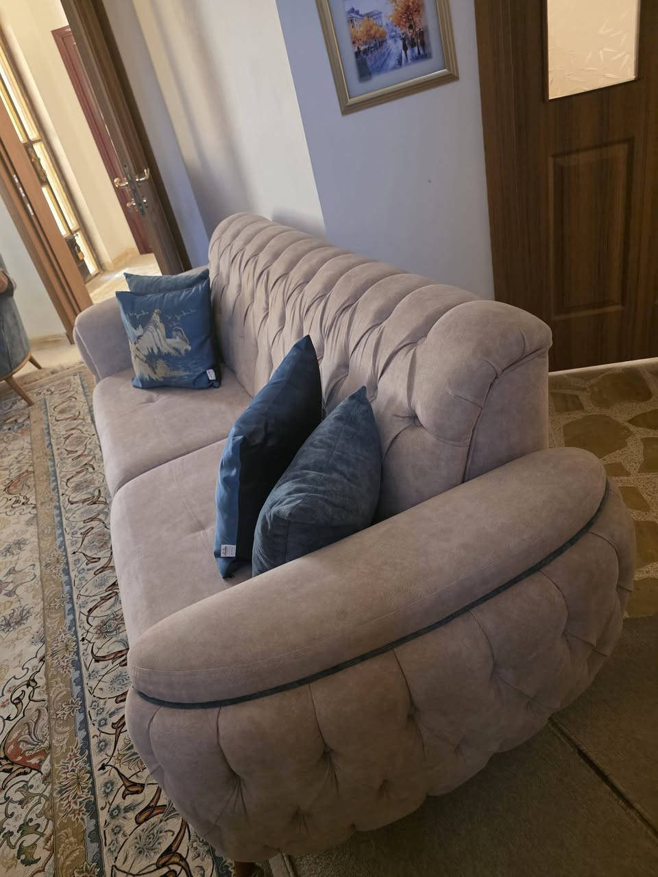 للبيع
قنفات 
ميز تلفزيون 
بردات
***********
