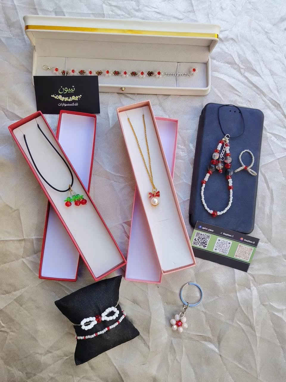 ❤عرض اليوم باللون الاحمر  ❤
مجموعة اكسسوارات هاند ميد بتصميم انيق يناسب كل الاطلالات 
تفاصيل مختارة بعناية 
شغل يدوي مميز 
مناسب كهدية او لكِ 🎁
لمسة انوثة مميزة من بيبون 🪄
المجموعة متوفرة بعدة الوان 🧡💚💙💜🖤💛
العرض لمدة محدودة 
تتكون المجموعة من 
سوار البيبون بلون احمر ❤
قلادة فيونكة مع لمسة انيقة من حبات اللولو 😍
قلادة الكرز 🍒
مدالية الوردة ترهم للجنط وترهم للمفاتيح 🗝
سوار فيونكة  + خاتم فيونكة فقط يمنا تلوگنه 🥺🎀
سوار بسيط وانيق حباب اللولو مع كرستال بلون احمر 
مدالية موبايل من  الحجر  الثقيل وحبات اللولو 
#مسابقة #خصم #عرض #بيبون_للاكسسوارات #هدية


**إذا كنت صاحب هذا الإعلان وتريد حذفه لأي سبب، رجاءا أرسل رسالة إلى الدعم الفني**