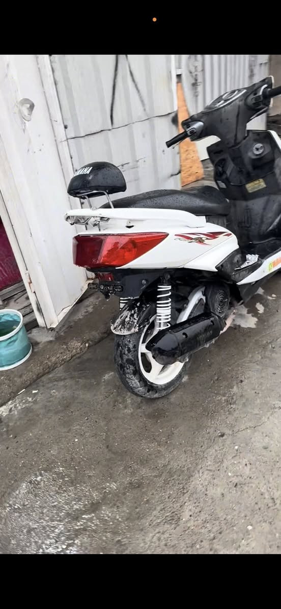 سلام عليكم سكنز فحل للبيع كابريتر دراجه ممفتوحه تخبل مكينتها دراجه حلوا كاملا مكملا نقصها بس ذيل وقبق بانزين مكسور بكاني الامين اثانيه رقمي*********** سعرها ٧٠٠ وبيها مجال قليل

