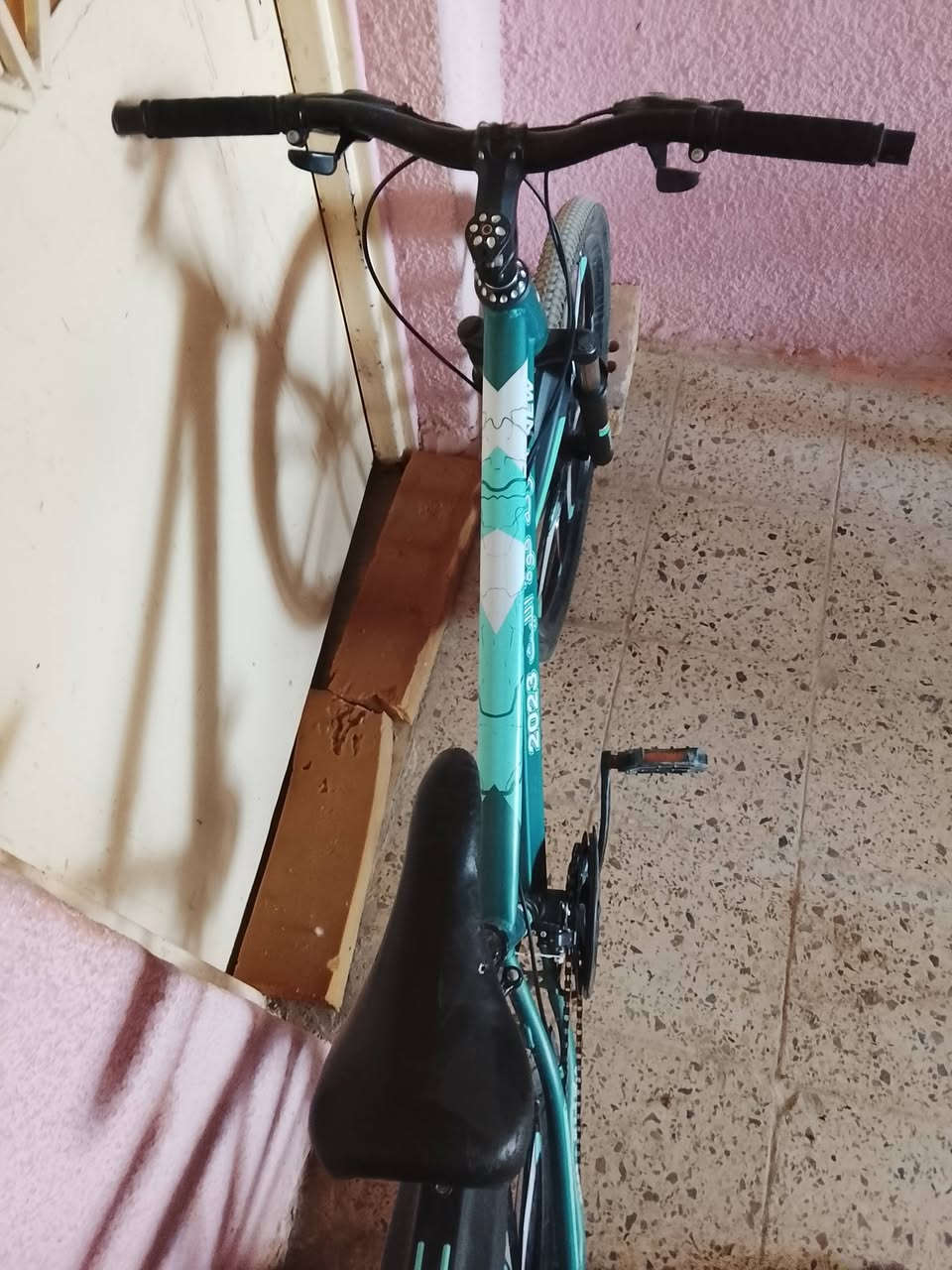 السلام عليكم بايسكلات للبيع البايسكل الاسود40والبايسكل الاخضر الموشم سعر 65العنوان  حله ابي غرق شارع الامام ***********موجودواتساب
