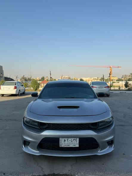 السلام عليكم 
دوج جارجر 2018 
ماشيه 125mi 
حادثه. طرف الجاملغ والبنيد مبدلات ثنينهن 
وبالعراق صارت بيه الصفحه اليمنه كلها صبغ 
موصفات sxt العاديه شاشه وكشن كهربائي
السياره جاهزه وماناقصه شي 
كير مكينه اكسل مكفولات 
السعر 164 وبيه مجال. 
***********
