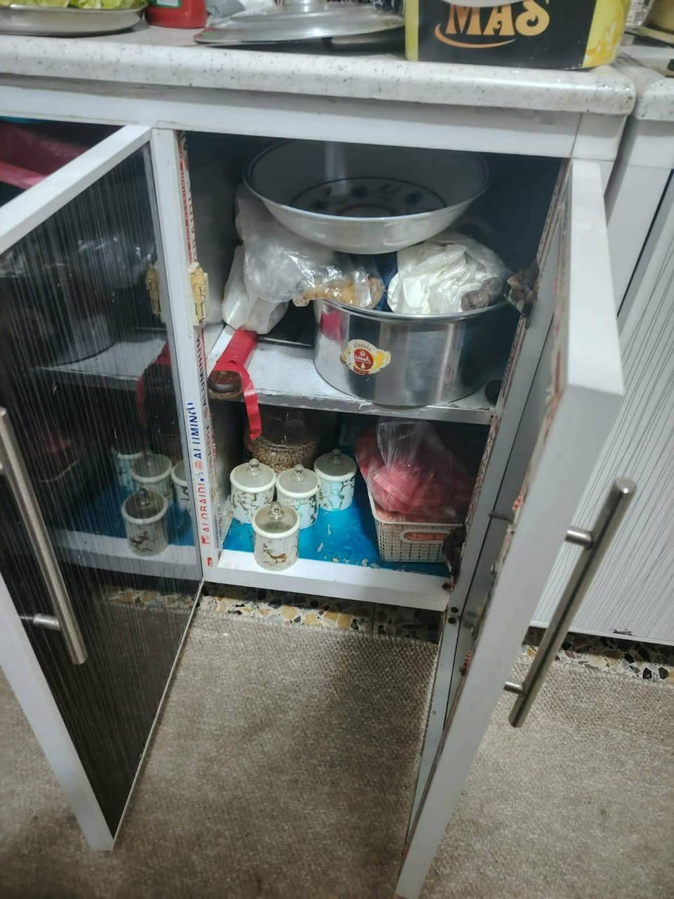 سلامو عليكم كا ونتر 3 قطع
بدون سنك النظافه 95 من100
مستعجل علبيعه  العنوان عامريه
السعر 450  ***********
وتساب
