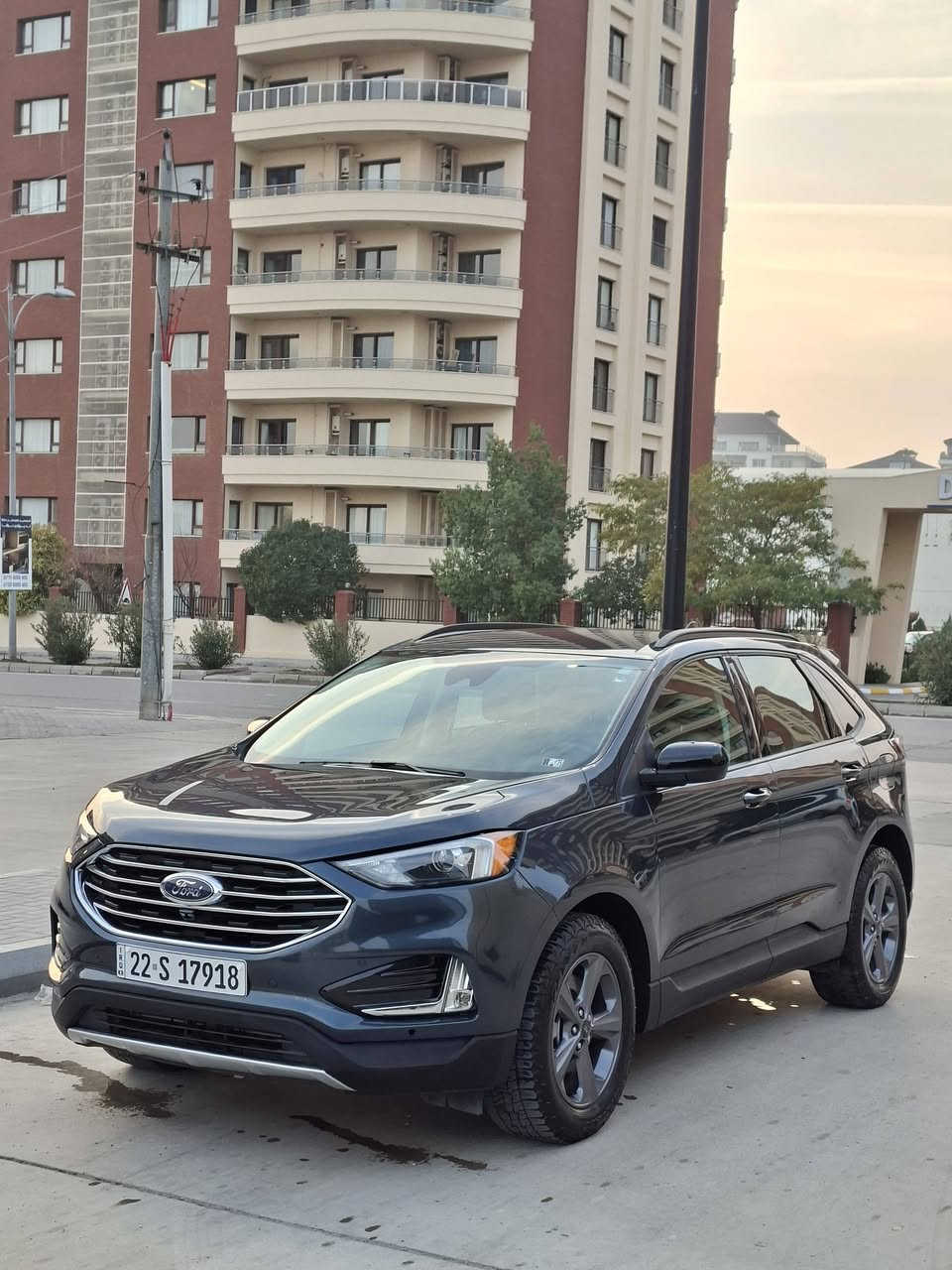 بسم الله الرحمن الرحيم 
‏FORD EDGE 2024   SEL AWD
ترقيم جديد بسمي السيارة 

الموديل : 2024

السعر :205 $$

حجم المحرك : 4 سلندر (2.0L)

العداد :  31 آلف  مايل 

"ملاحظة السيارة بدون صبغ بدون تبديل بدون ايرباك رقم شاصي موجود بالمنشور 

المواصفات : SEL
داخل لونين
دبل اكسل AWD
بصمات ابواب  
شاشه سوني لمس كبيره 
كراسي تدفئة  
كراسي امامي كهربائي  
كراسي جلد  
حساسات خلفية 
تشغيل عن بعد 
تحكم استيرن جهتين 
منافذ  امامي و خلفي USB +Type-C
بصمة ترحيب بلاجيكتور 
تبريد خلفي 
رادار  امامي وخلفي 
كاميرة خلفية 
كشافات اوتو ستوب 
بعد هواية مواصفات السياره حيل نضيف جاهزه هزة فحص رقم سنوية جديد بسمي السيارة مكاني سليمانية سعر 205للستفسار اكثر ***********
