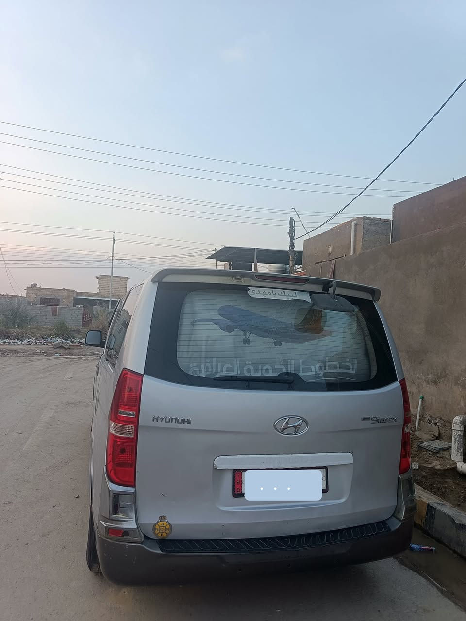 سلام عليكم 
ستاركس للبيع موديل 9 سيارة مفتوحة كير عادي،مكفولة ماعدا الجاملق السايق مبدل بدون دواخل ، رقم انكليزي مداور ثاني يوم مصفرة سيارة 

*********** واتساب
