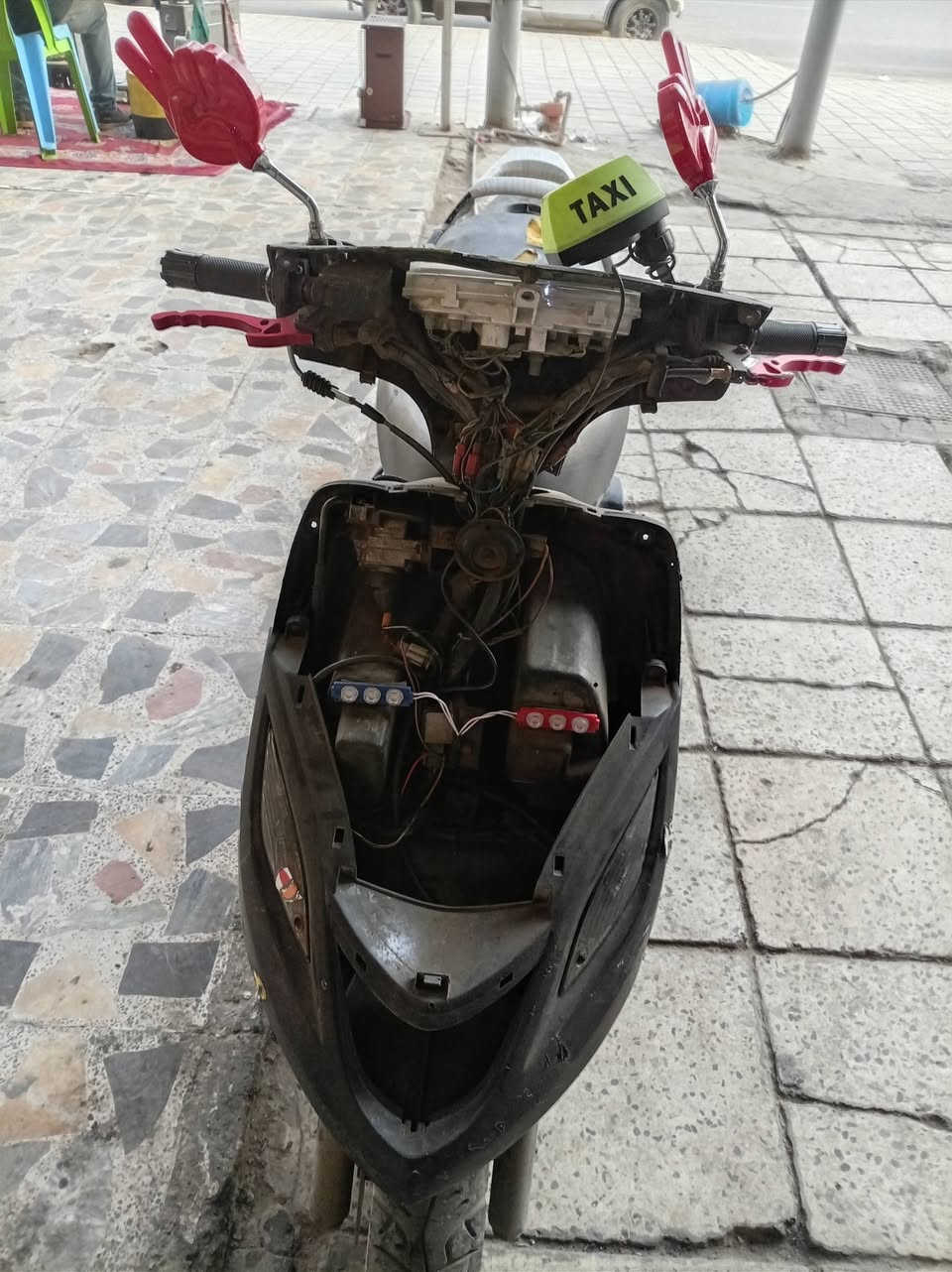 سلام عليكم دراجه ماكس 140 دراجه خير من الله شلعه و معدل كفراتهه موجود كلهن دراجه مزوده صالصنه رياضي و يده مال بريكات رياضي و ستاند رياضي دراجه عارضهه 300 وبينه مجال عنواني حيور رقم التلفون ***********
