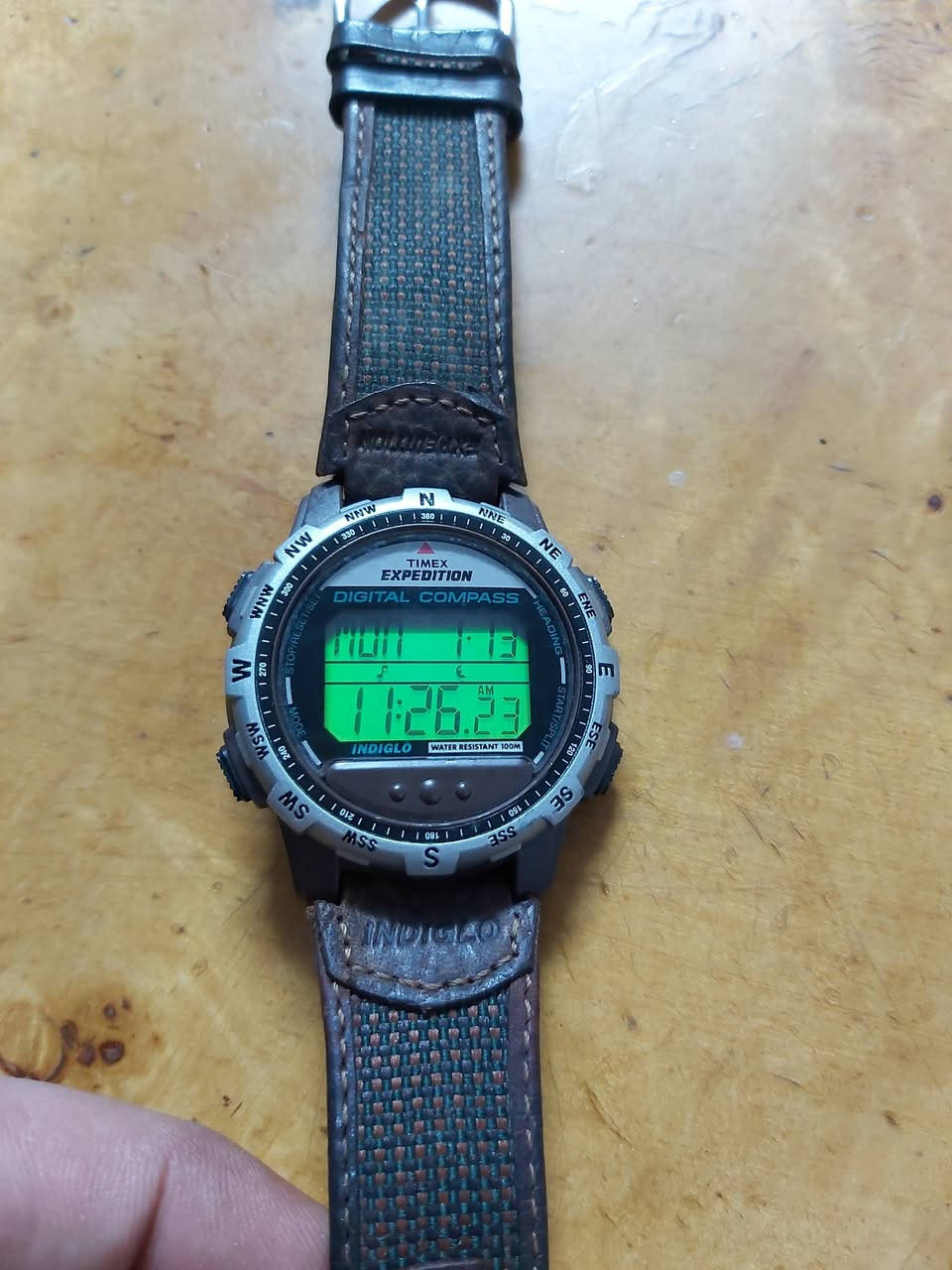 السلام عليكم
ساعه تايمكس شاشه فسفوري باله امريكي اصلي نضافه 98 
فول 
قطر الساعه 42
ظغط 100 متر مي 
لايت لد داخلي 
منفذ للتاريخ 
اليومي شهري 
منبه عداد تنازلي 
سعر 70 ألف 
يوجد توصل


**إذا كنت صاحب هذا الإعلان وتريد حذفه لأي سبب، رجاءا أرسل رسالة إلى الدعم الفني**