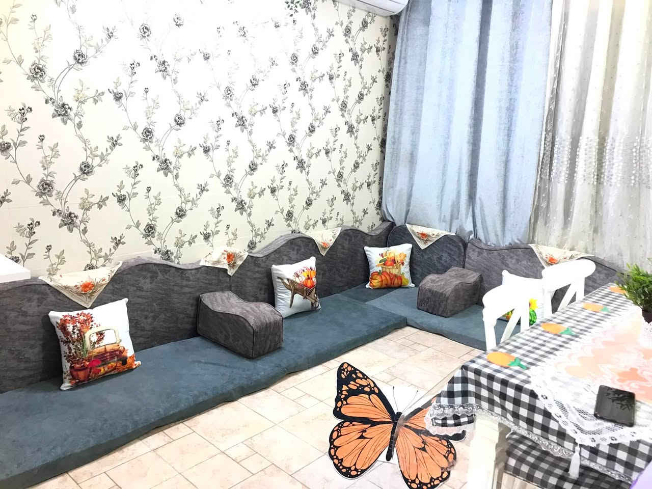 للبيع عربانة ب80 وجلسة ب125 العنوان حي العباس للتواصل ‭‭***********‬
