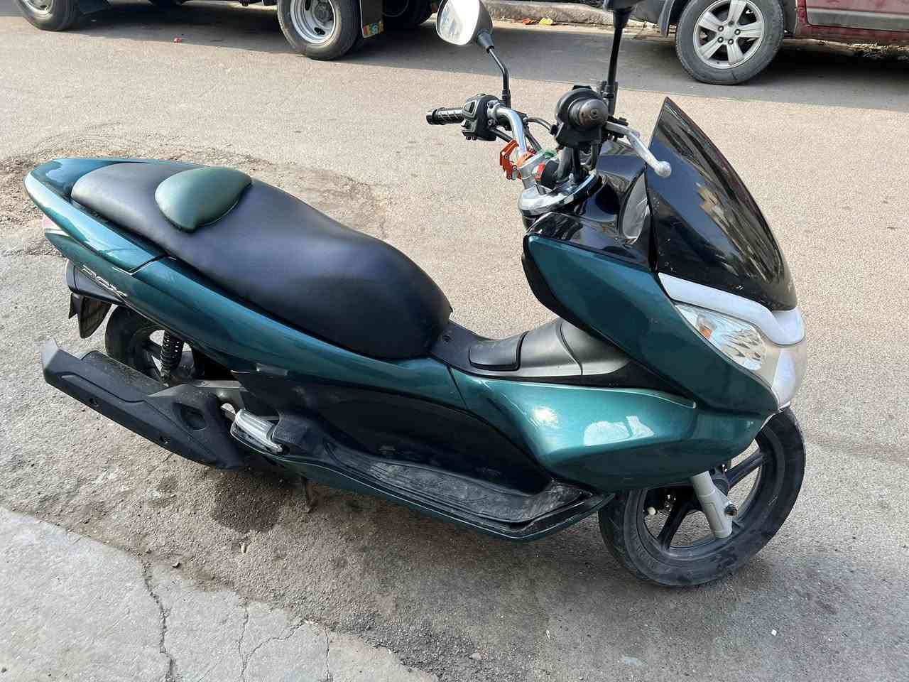 السلام عليكم للبيع دراجه بي سي اكس جيل الاول ياباني
مكينة 150 
دراجه خير من الله السعر مليون و 250 وبيه مجال  مكاني بغداد الكرخ ***********
