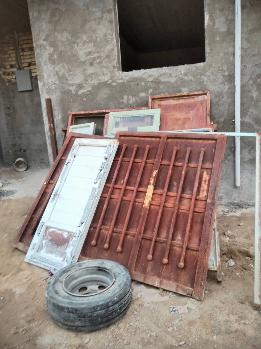 مكلف بلنشر بيبان وشبابيك كما واضح بلصوره تريد تجي شوفهن بعد افضل كلهن ب٤٠٠ وبيهن مجال قليل *********** النجف, العراق
