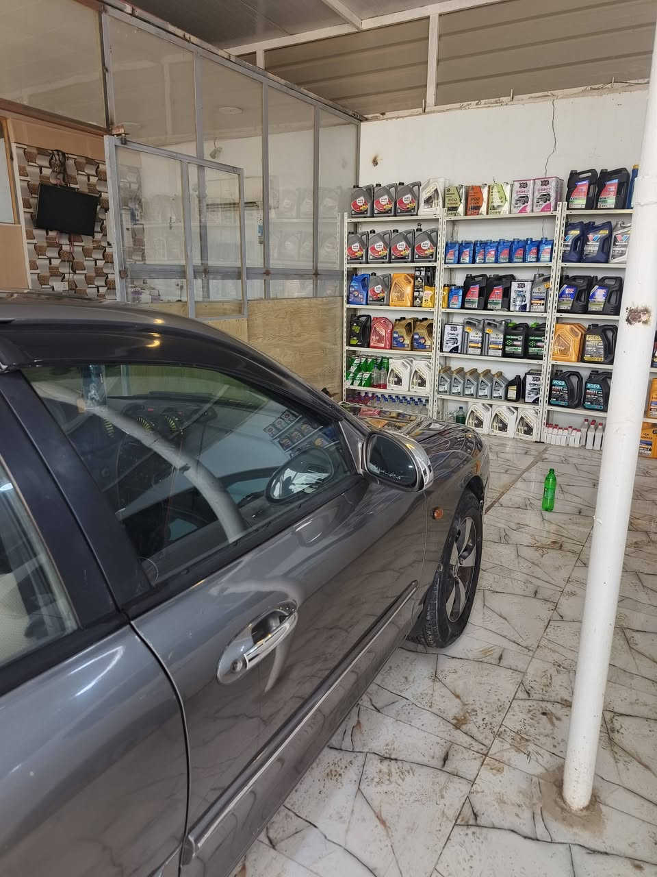 السلام عليكم سوناتا وفود محرك ألفين فول مواصفات مصبوغة جمالية فقط بس لجاملغ المامي من جهة لسابق بي طخه كير ومحرك وحداديه بشرط السياره بسمي رقم بغداد شرط التحويل رقم الهاتف ***********
