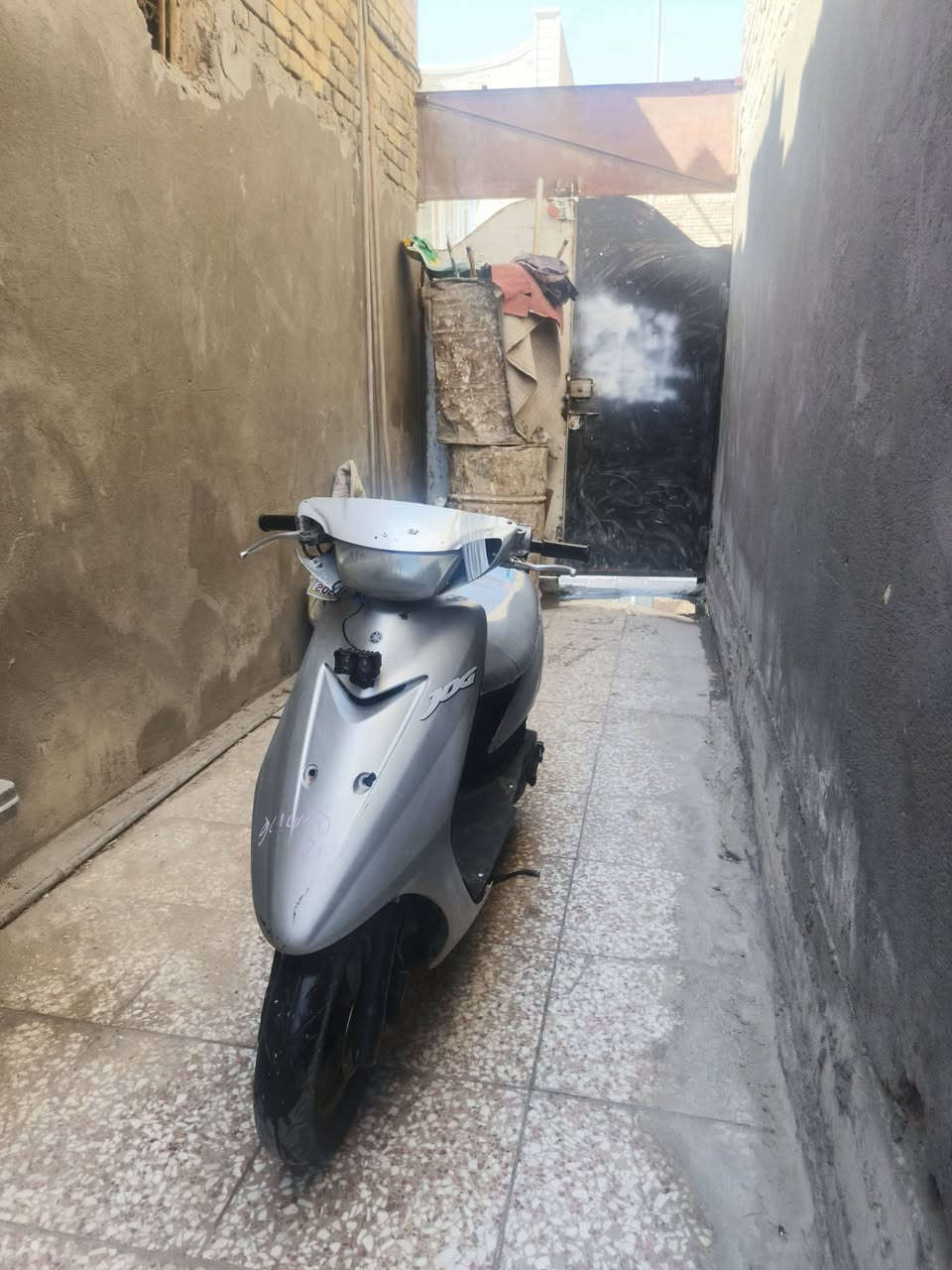 السلام عليكم عصفوريه البيع كلشي مابيه تقفل ٦٠سلف هندر درجه تخبل عوزه بس خرز الكلجات كفرات اصليه عداد شغل سعره ٣٠٠وبيه مجال  ***********
