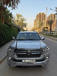 لاندكروز 2017  اعلى فئه Vxs✅ V8_5700 لون رصاصي  رقم دهوك تحويل ثاني يو...