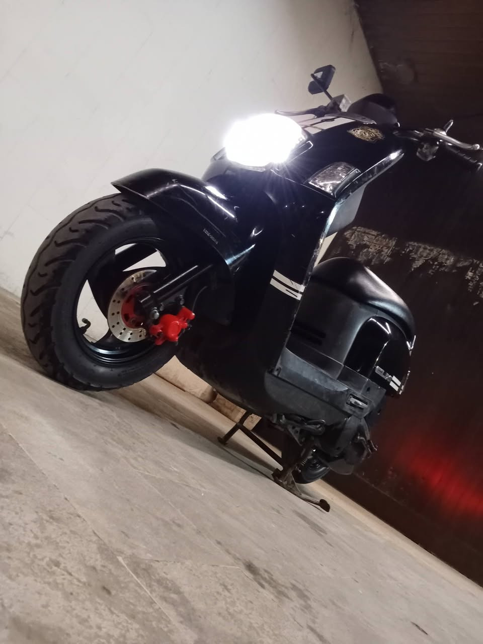 السلام عليكم شباب دراجة ماكس بوليسي البارحة نازلة رمبة جديدة بمعنة الكلمة ما مفتوح برغي واحد كلهه ابلادية وكلهة شغالة كابريتر سلف ابلاديات كفرات كلهه ختم وية المكينة وكهربايات كلهن شغالات كيلومتر كيج بانزين كلوب عالي ناصي سكن وية البريكات اشاير يمنة يسرة مابيهة نقص ابد العنوان بغداد باب المعضم ولا ستفسار ***********
