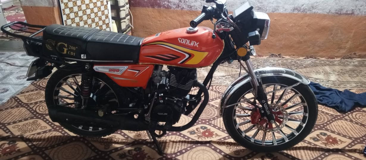 سلام عليكم دراجه للبيع سافان مكفوله كفالة عامه اوراق بغداد كهربايات كل شغاله موديل 2025مكان واسط العزيزيه ***********
