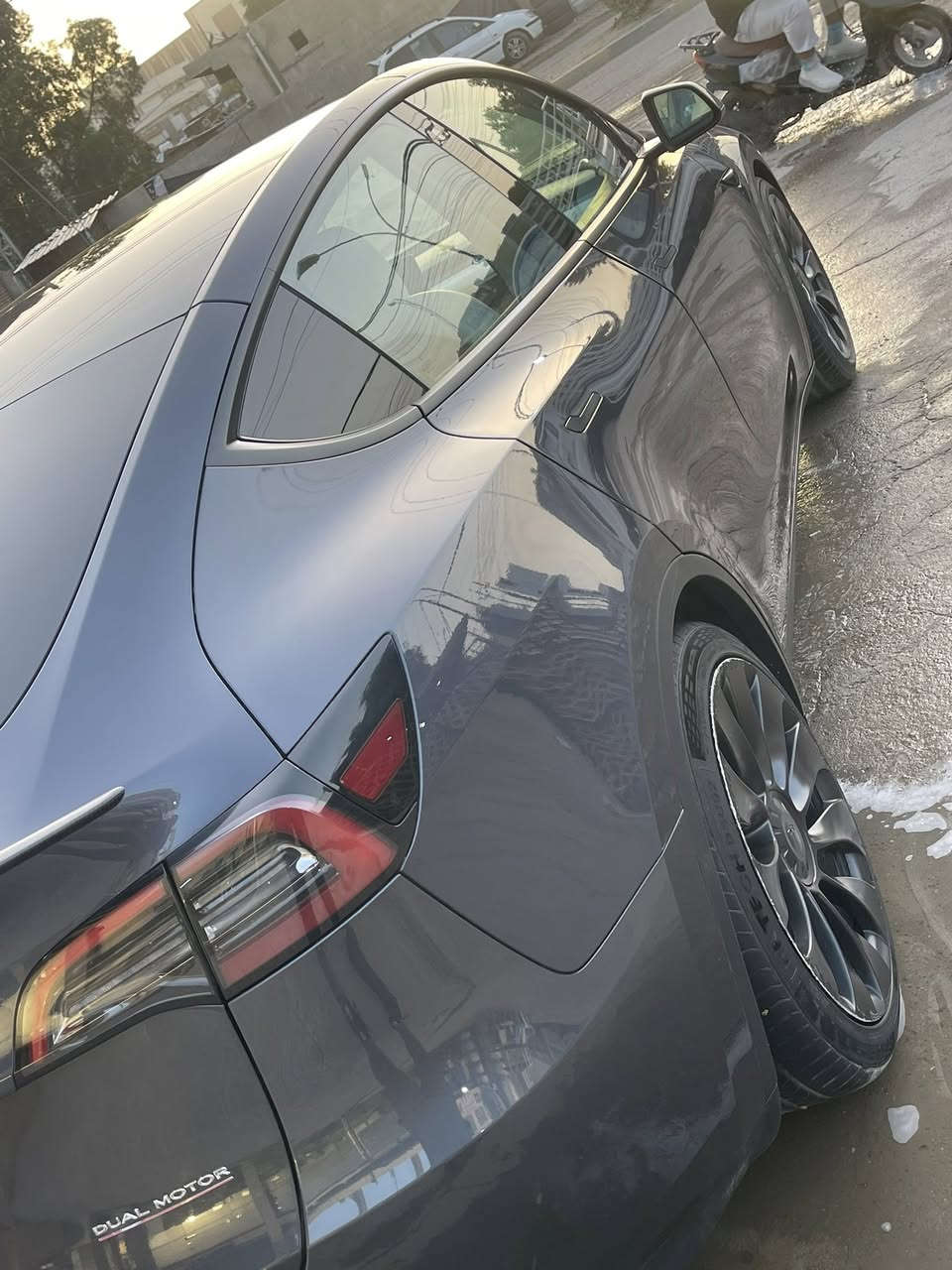 سلام وعليكم للبيع 

تسلا موديل 2023 

فول مواصفات  (y ) 
سيارة بدون ايرباك 
دبل ماطور 
رقم بغداد بسمي 
سعر 227 وبيها مجال 
***********
