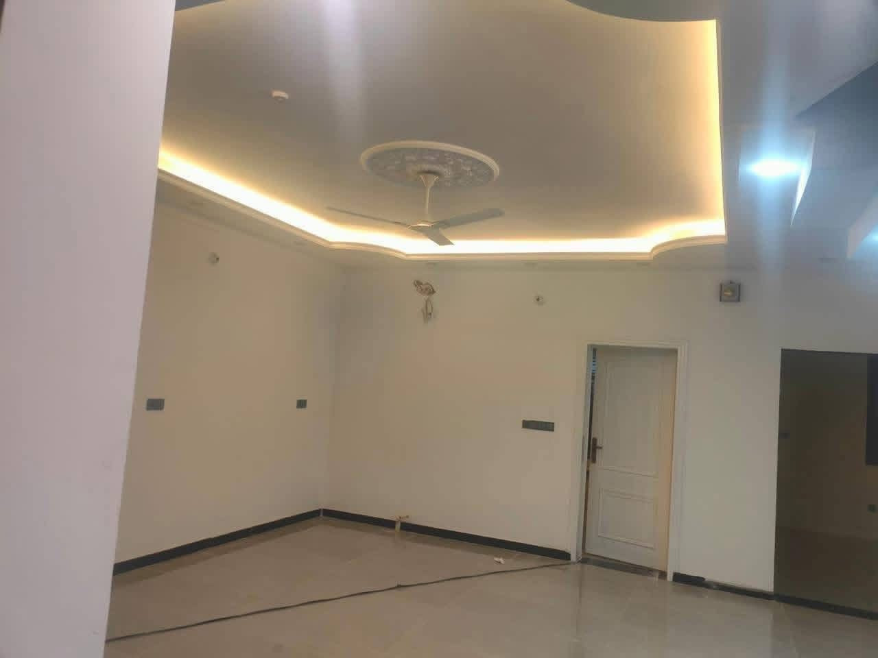 بيت للبيع 250متر خلف مطعم حياوي البيت كلش مرتب🩵

حديث بناء درجه اولى 

استقبال 

وصاله

وغرف نوم عدد 2

ومطبخ حار وبارد 

وصحيات داخليه وخارجيه عدد3

حديقة 

كراج 

البيت تستلم مفتاح ابواب كامله جام مفرغات 

كلشي كامل  ويسلمك محجر درج تستلم مفتاح 

الاستفسار 

***********

***********

او مراجعة مكتبنا الكان في الديوانية الجزائر شارع المطاعم قرب صيدليه عالم الدواء اذا ارت بيع عقار او بناء اوترميم اوتنفيذ ما عليك فقط مراسلتنا 

المطور العقاري
