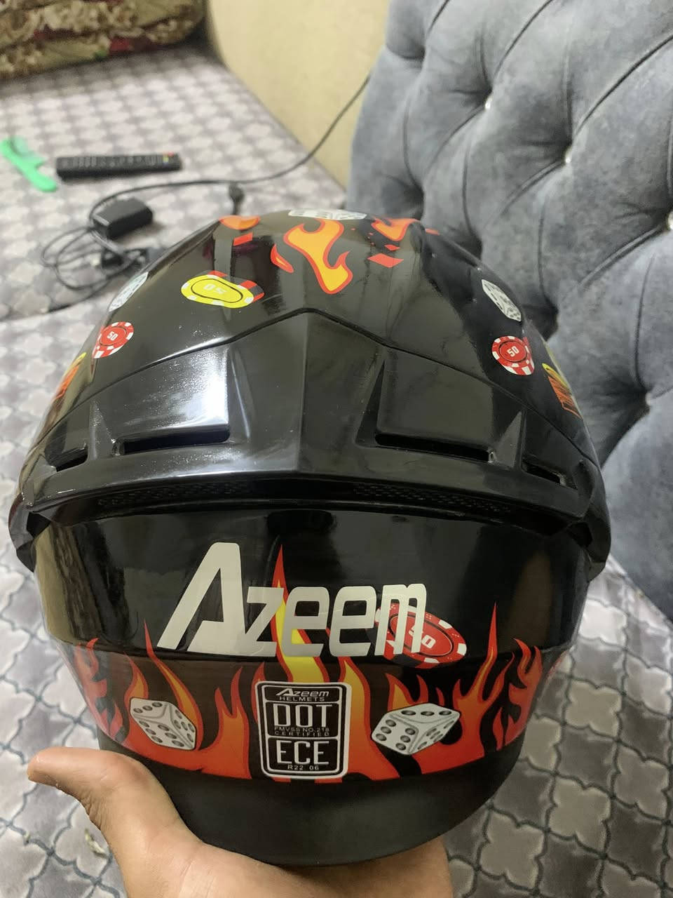 السلام علكم خوذه Azeemقياس XL جديده فقط الجامه شوية مزلغه السعر 75 وبيها مجال مكاني بغداد الحسينيه الراشدية رقمي 
***********
