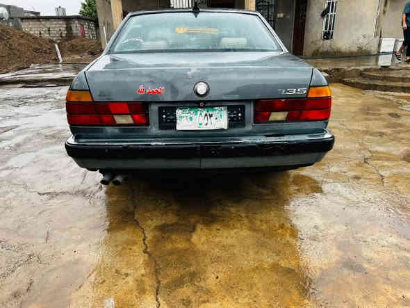 بي ام دبليو حجم 735  فول أوتوماتيك قفل مركزي سنتر لك شاشه مسجل رقم نينوى فحص  شرط التحويل  محرك كير  شرط صدر جديد  كهربائيات شغاله تايرات نظيفه داخل جديد السعر 30 وبيها مجال قليل ومراوس يرهم مكان السيارة الشرقاط// *********** // ***********
