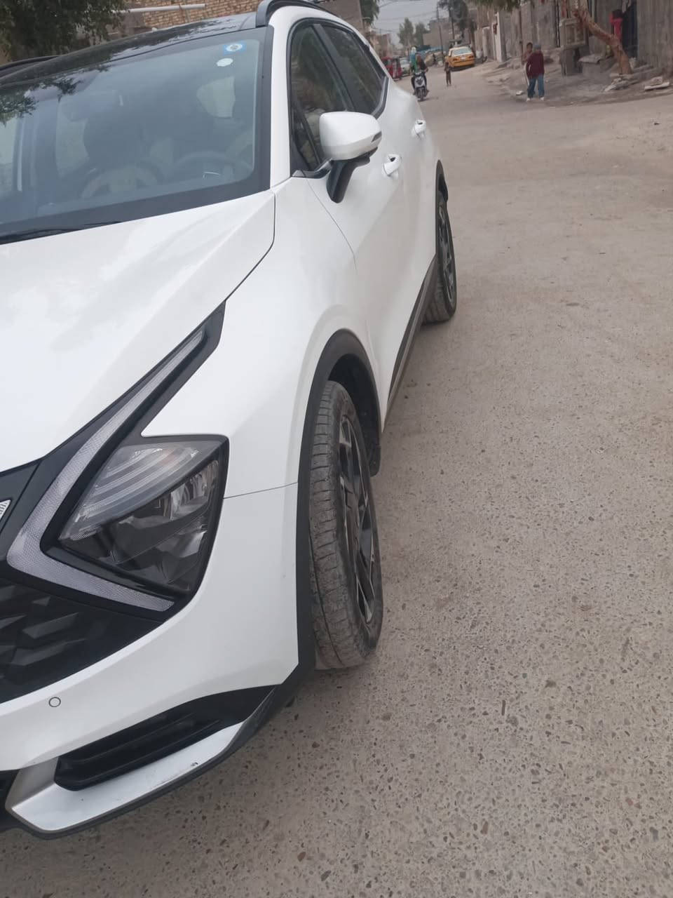 سبورتج موديل 2025 خليجي فول 1/1 
بنورما 
بصمه 
كراسي كهرباء 
جنطه شفط 
وبعد مواصفات 
بيها رصعه صغيره ب الباب 
ماشيه 28 الف 
السعر 235$ 
***********
