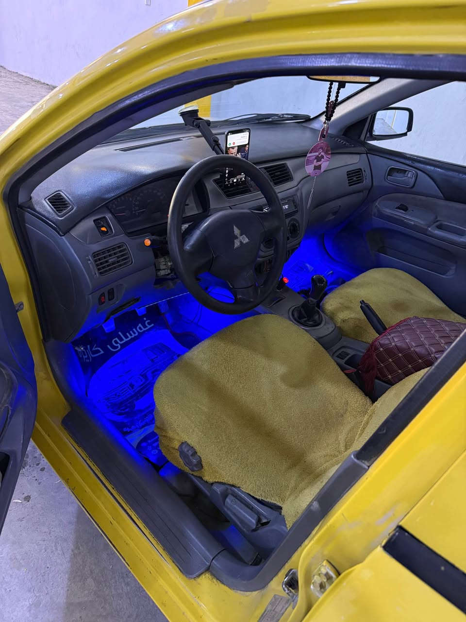 لانسه ر 2010  گير عادى مه كينه گه وره ى مه رغووب جوارتايه ى تازه ى له ژيرايه و رونيى تازه رونيى گوراوه بيمه سرفه 
ئه گه ر مشته ريى نييت تكايه بيزارم مه كه 
*********** كالار, السليمانية
