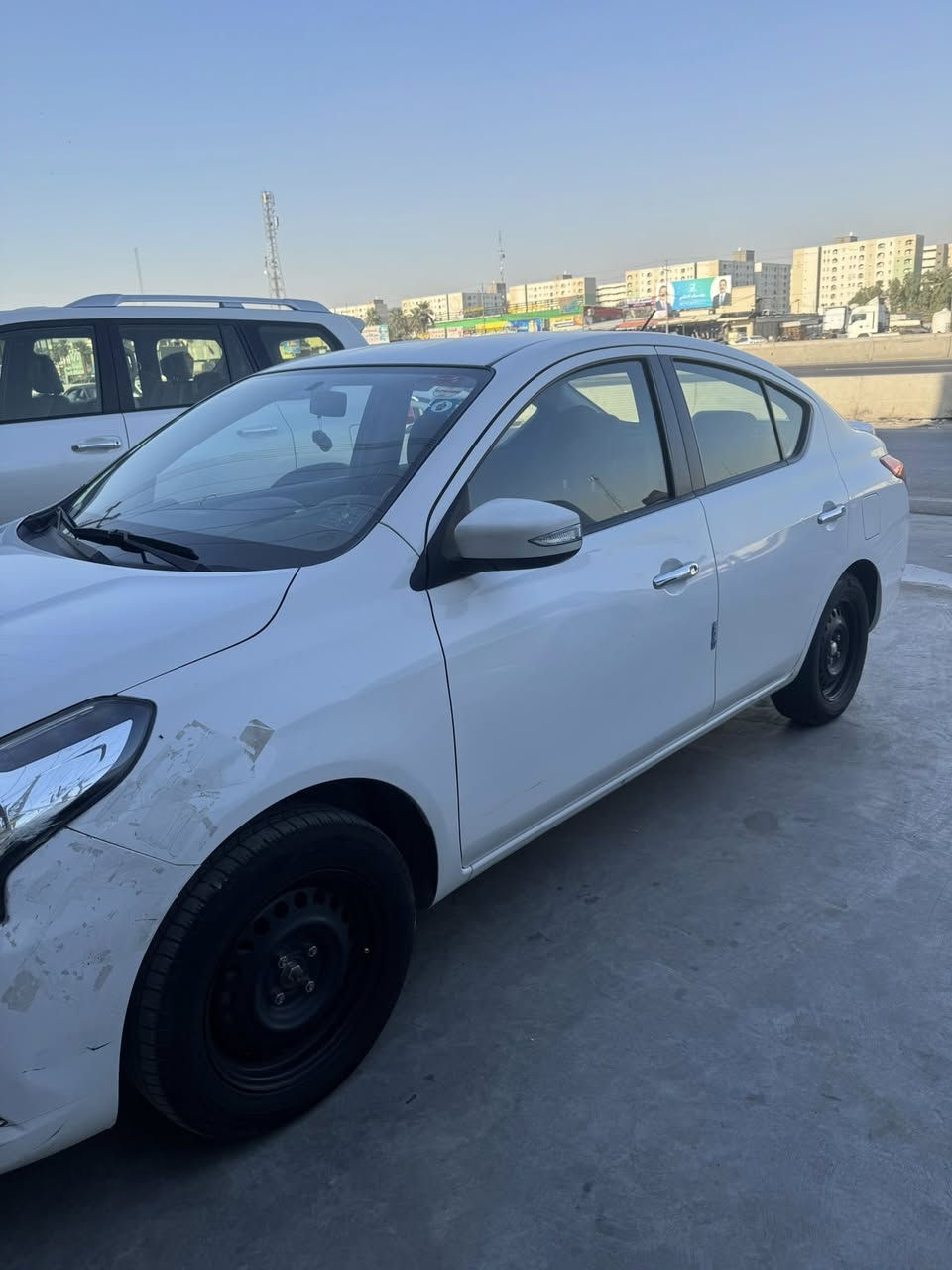 السلام عليكم
نيسان سني 
موديل 2023
ماشيه 98 الف 
السعر 118$ بيه مجال بسيط
رقم الهاتف (***********)
