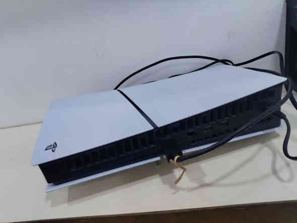 بلي ستيشن فايف سلم واحد تيرة 
جوستك واحد فقط 
العنوان نجف 
ستعمال اقل شهر نضافه 100‎%‎ السعر 650
رقم الهاتف ***********
