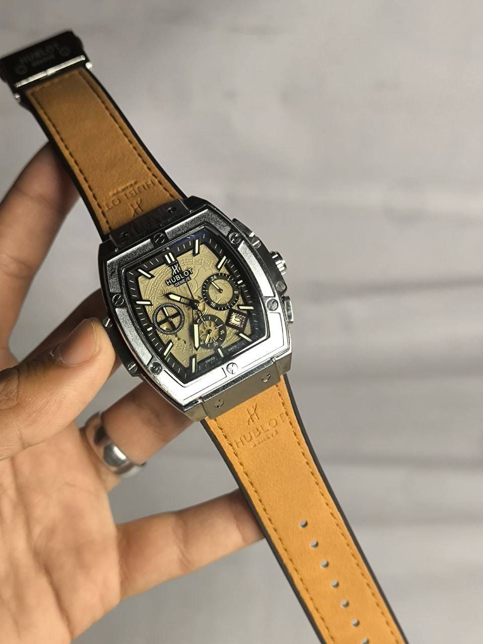 ساعة مميزة
تحفة فنية 
مكينة كوارتز ناعمة نظام ستوبوج (جميع السناتر شغاله) 
هيكل والكيس ستانلس ستيل مشطب مميز
ميناء فخمة سوداء مزودة بمنفذ تاريخ 
زجاج معدني ضد الخدش 
مقاومة ماء وغبار
سير مميزة جلد شامو مبطن ربل طبي مميز
قفل فراشة
القطعة مختمة بالكامل
وزن ثقيل جدا

🔴ملاحظة متوفر قطعتين فقط

سعره :- 38 ع اول تم 
للحجز والاستفسار يرجى مراسلة الصفحه


**إذا كنت صاحب هذا الإعلان وتريد حذفه لأي سبب، رجاءا أرسل رسالة إلى الدعم الفني**