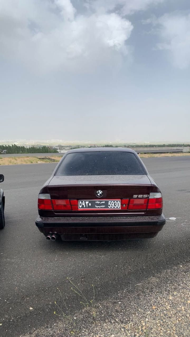BMW 520i 1993 

٥٢٠ گێر عادی مەکینە کەپسی دجیتال 
گێر و مەکینە بی عەیب 
چەکوشی پیوە نیە
دوو جام کارەبا 
١٩٩٣ ئارم پلاستیک سلیمانی و ئەوەلیاتی و پاکانەشی هەیە 
ڕۆنی مەکینە و گێر و ئەکسل تازەیە
تەبرید گەرم مەزبووت
پیش و پشتی کامل تازە  //تایە و ویل تازە موشەبەک /پیش پان/لایت ئەلقە/گیچ ئەلقە \
چرکە و گەلایە ببڕە
50$ معامەلەیە
0773 656 1000 السليمانية, العراق
