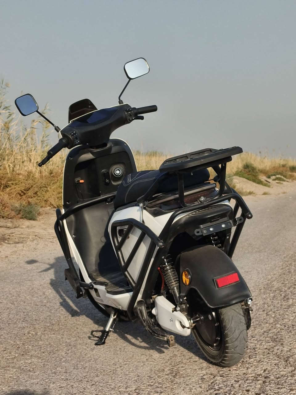 السلام عليكم
دراجه شحن للبيع 

المواصفات

اربع سرع مع نضام السبورت

بلوتوث  

NFC مع كارتين تشغيل وتشغيل عبر الهاتف

عدد البطاريات 6

الملف 2500 32 امبير 72U

شاشه ديجتال

مانع انزلاق 

مثبت سرعة

نضام الرجوع للخلف R

نضام الامان P

مع جنطة هديه وشاحنتها

ماشيه 1900 كيلو

السعر 900 بيه مجال 

للتواصل *********** واتساب فقط
