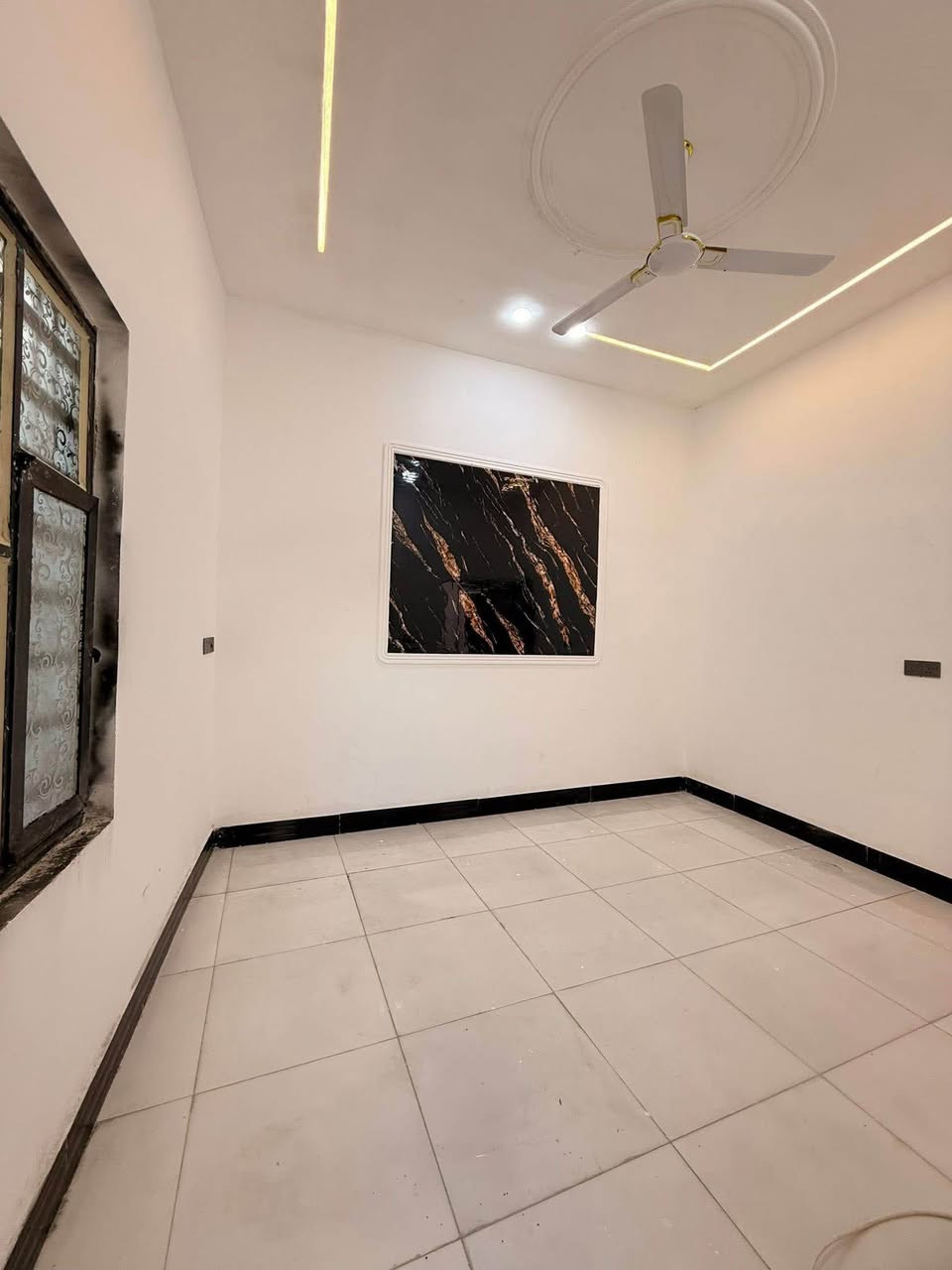 سلام عليكم وسعد الله أوقاتكم 👋⁉️

دار سكن للبيع ⛪️ بسعر بلاااش 

المساحه 130 متر  بناء حديث بعده بل جيس

يحتوي البيت على غرفتين نوم 
و ديوان 
و صاله 
و مطبخ 
و صحيات داخلي و خارجي و كراج سياره 
بيت كلش مرتب 

كافه الخدمات متوفره 

طابو صرف زراعي بأسم عراقي سند ٢٥ راعي لارض ساكن نفس المنطقه 

العنوان ببو الخصيب قرب المحكمه الجديده يبعد عن المحكمه مسافه قليله 
ثالث بيت عن تبليط 

سعر 75 مليون و بي مجال 
للاستفسار *********** البصرة, العراق
