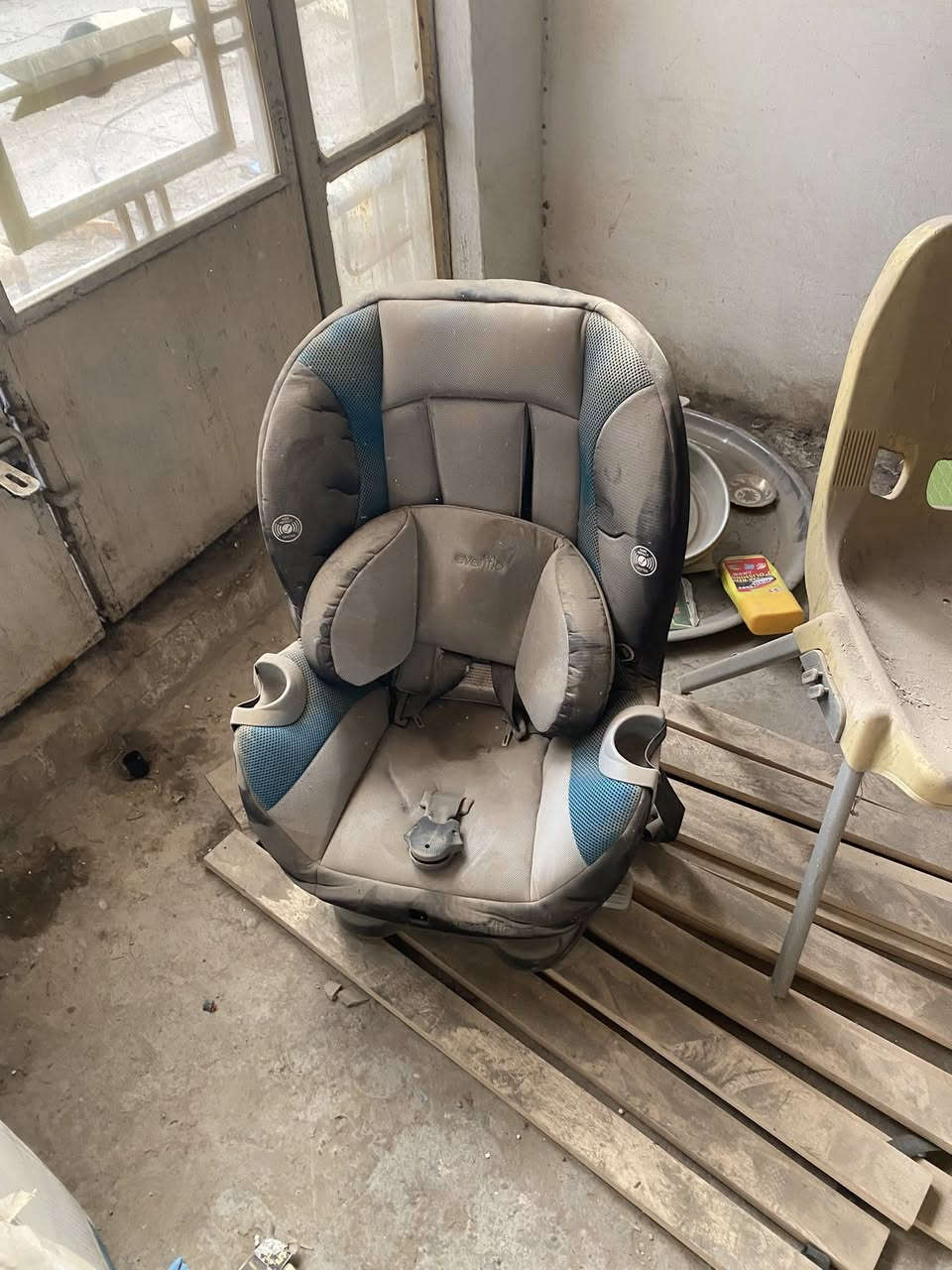 سلام عليكم للبيع بيهن تخومه وبيه عرباين اطفال وبيهن كراسي وبيهن جرابي وبيهن كراسي اطفال مال سياره وبيهن ميوزه طعام 
ابيع كوم حطب 
مكاني بغداد جسرديالى القديم 
***********
