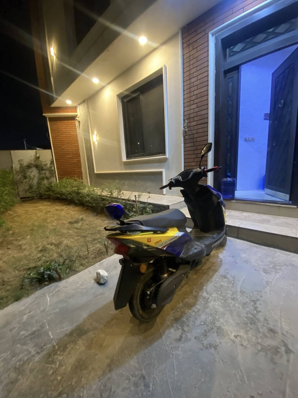 دراجه شحن للبيع نضيفه بطاريات بعدهن جدد كلشي بيه شغال دراجه سريعه بريكات شغاله مانع انزلاق بيه دراجه كامله السعر ٧٠٠ بيه مجال المكان بغداد المنصور ***********
