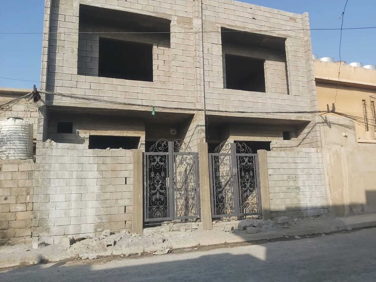 دارين للبيع موصل حي الانتصار شارع ٣٠ قرب أسواق حسام طابق ونص مساحت الدار الواحد ٥٥ متر واقع حال ٦٨ متر غرفتين نوم استقبال مشتملات مطبخ سند طابو الزهور شرط التحويل سعر الهيكل الواحد السعر 44 وبي مجال💵💴 الاستفسار مكتب ابو صفوان للعقار الاتصال على الرقام التاليه 👉👉👉👉👉
*********** واتساب 👉
*********** واتساب 👉
