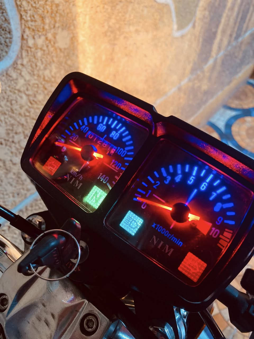 سلام عليكم نامه موديل 27 دراجه زيرو صارله شهرين بالشارع سويجات 2 أوراق كامله ماشيه 1200 يعني زيرو بمعنى الكلمه كفاله من البرغي للبرغي شراي اتصل وادلل مكاني ديالى بهرز *********** سعر 800 وبيهه مجال للشراي مو شراي لادوخني رجاءا
