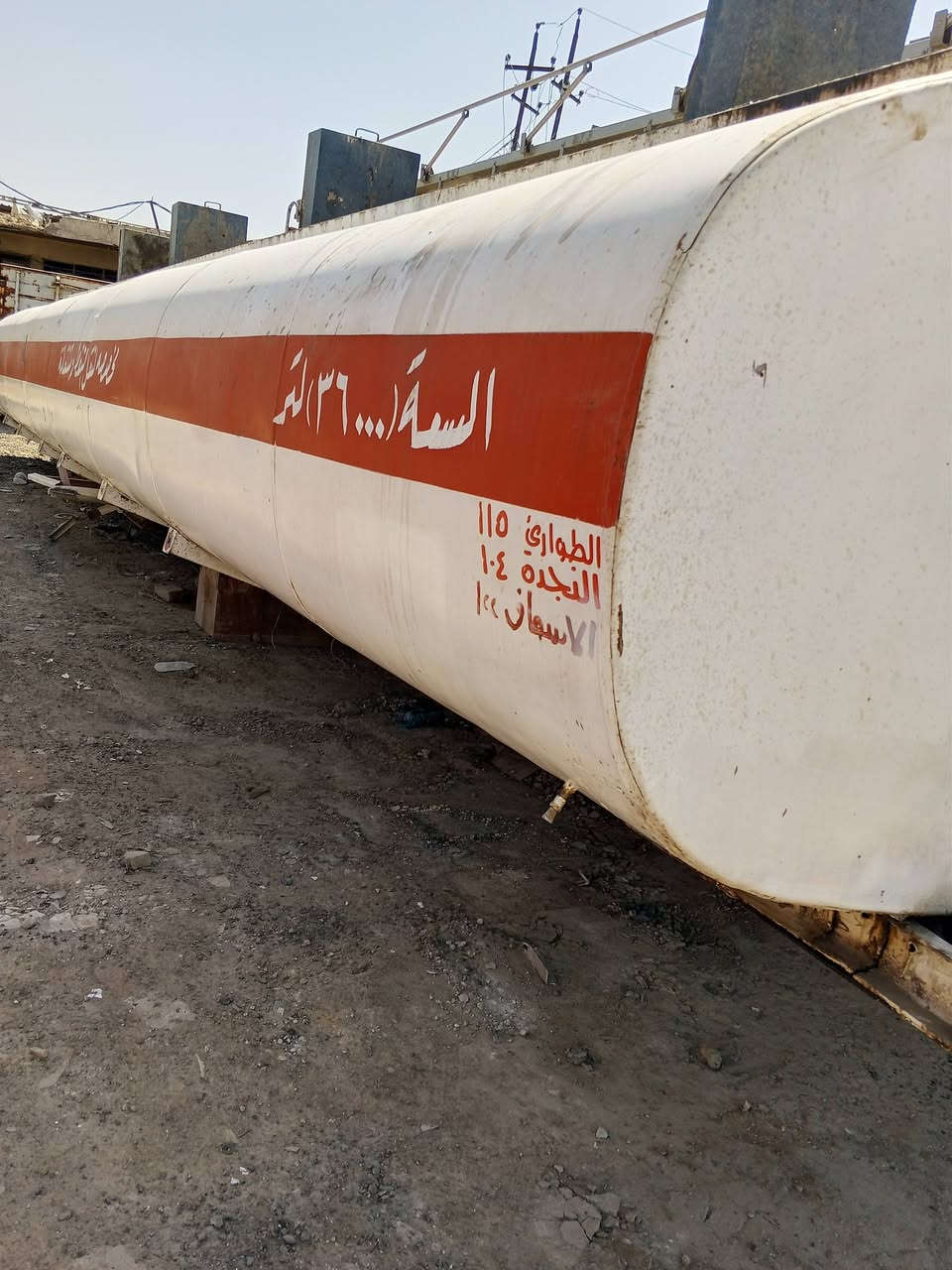 يوجد لدينا تانكيات خزن ماء نضيفه جدا مكاني جرف النداف حسين ***********

