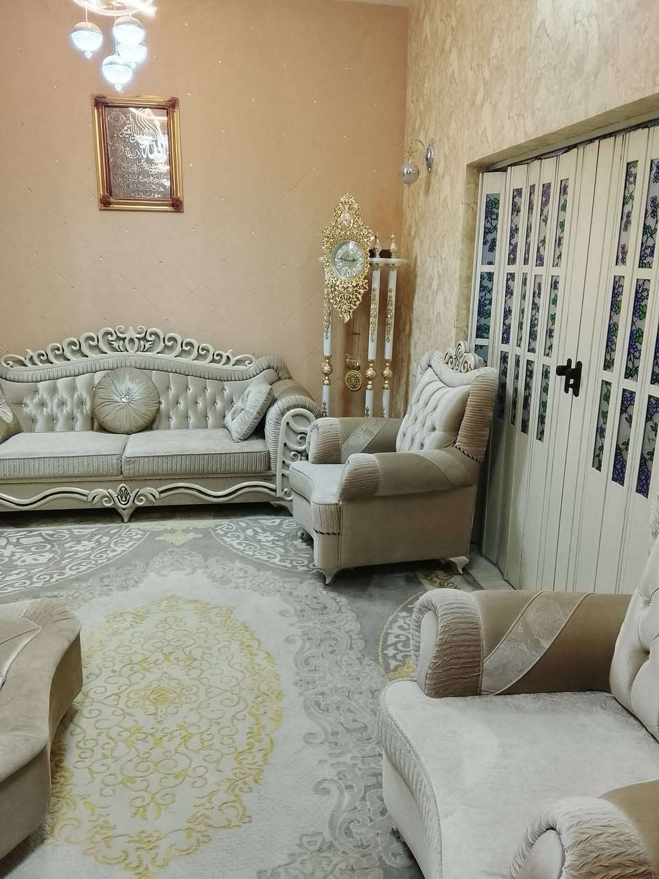 بيت للبيع في حي الاساتذه الاربع شوارع خلف مدارس ال الرسول مساحة 200متر  طابقين  موقع مميز سعر البيت 380
 ***********
