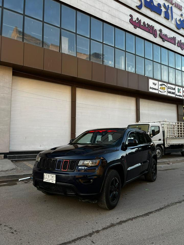 السلام عليكم 
جيب شيروكي موديل 2012 محدثه 18للبيع
مكينه وكير وحداده كفاله
تخم تاير جديد تجي تفحص وتشوف بعينك

وارد امريكي حادثها من امريكا جاملغ وبونيد ومحدثات srt
وهنا صارت بيها قطعتين جوه قبق البانزين شبر والباب الخلفيه بيها صبغ شبر
يعني ابيعلك خمس قطع 
مكان السيارة بغداد تحويل ثاني يوم باسمي
السعر 145 وبيها مجال بسيط
للتواصل : ***********
