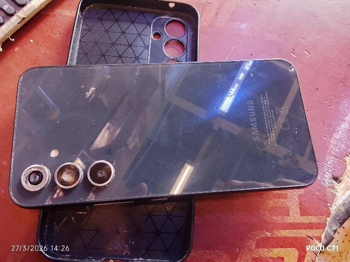 عندي A56 نضيف بس شاشته مكسورة بس يلمس وطبيعي ويمشي حال ونضيف وما بي أي شي اريدة ب ١٥٠ مكاني (( المشتل ))
***********
