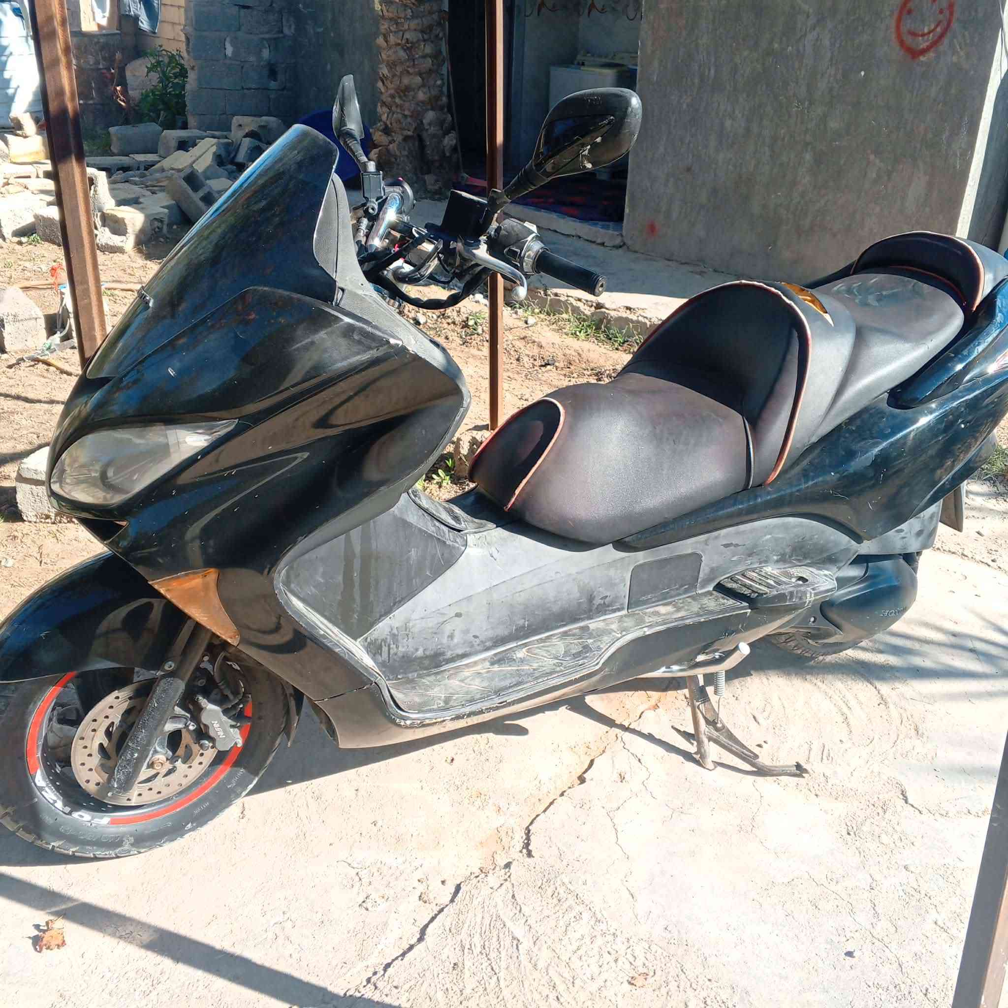 09
الدراجه خير من الله 
750
وبيهه مجال بسيط
كزوز رياضي 
مسجل دمام
الدراجه كاعده وحلوه
***********
